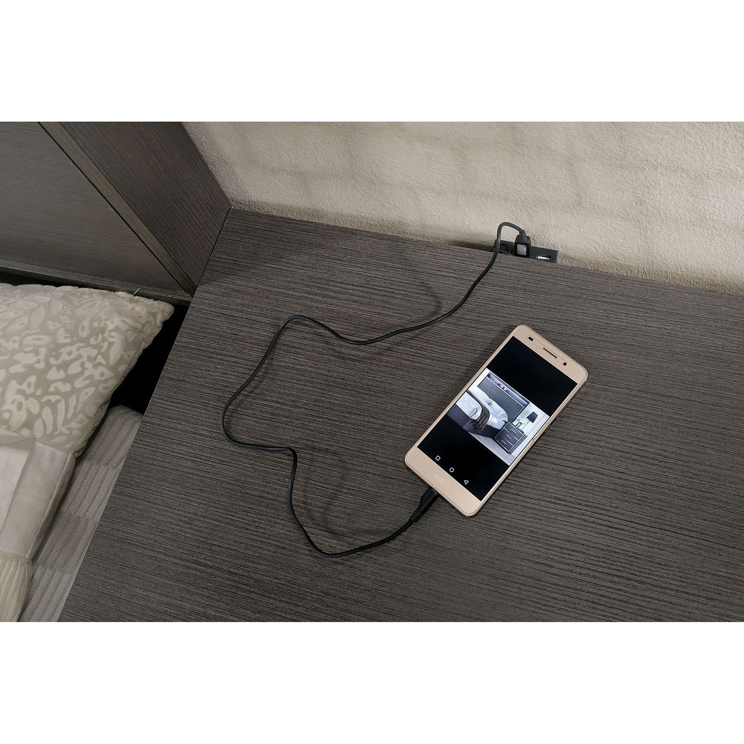 1X Nightstand Solid Wood Warm Gray Sleek Modern Lines Chrome Trim Insert Contemporary Bedroom Furniture Warm Grey Gray 3 Drawers Bedroom Bedside Cabinet Contemporary Rubberwood Usb Port Solid Wood