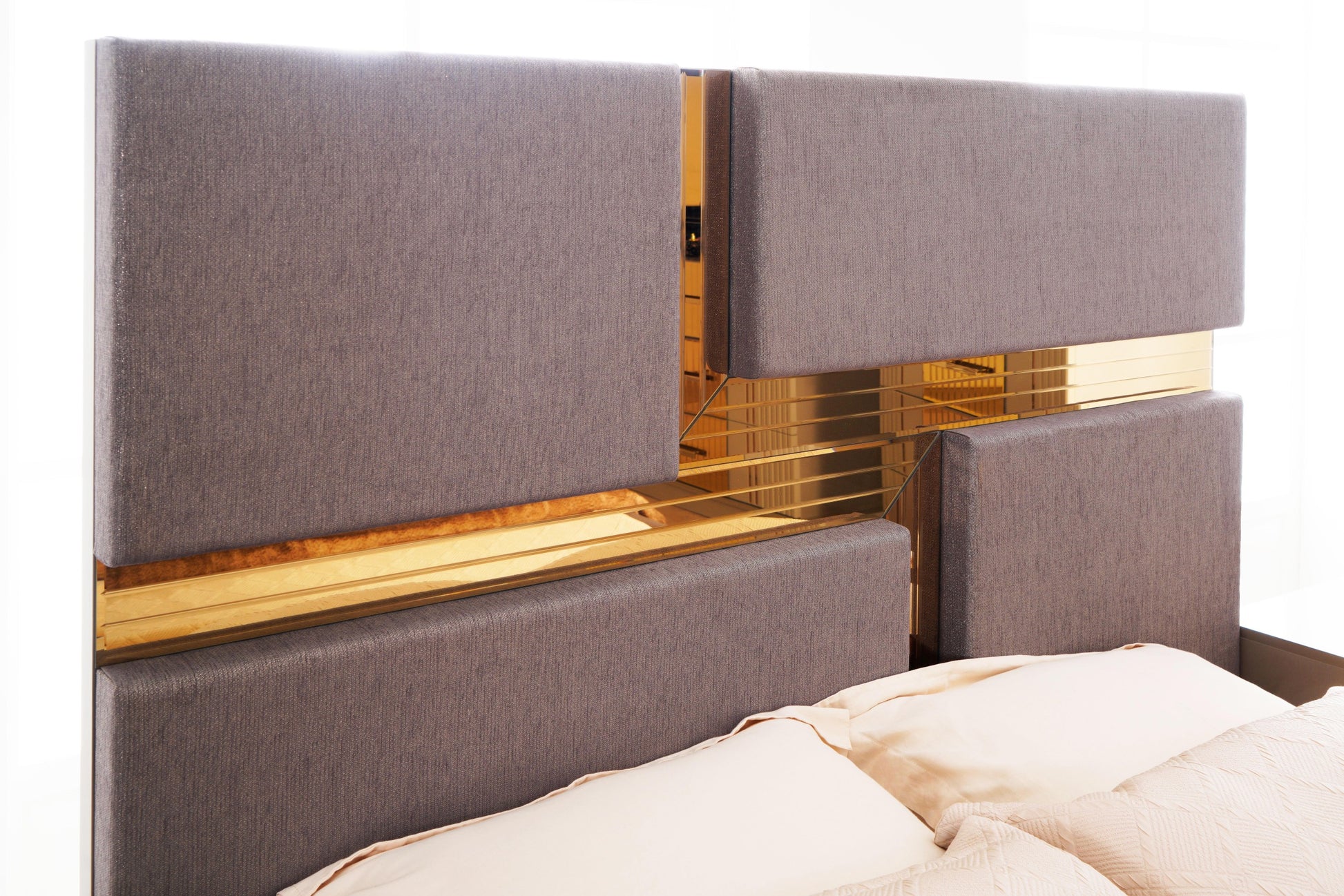 Lorenzo Gold Detailed Tufted Upholstery Queen Bed Made With Wood In Gray Box Spring Not Required Queen Gray Wood Bedroom Modern Acacia Bed Frame Wood