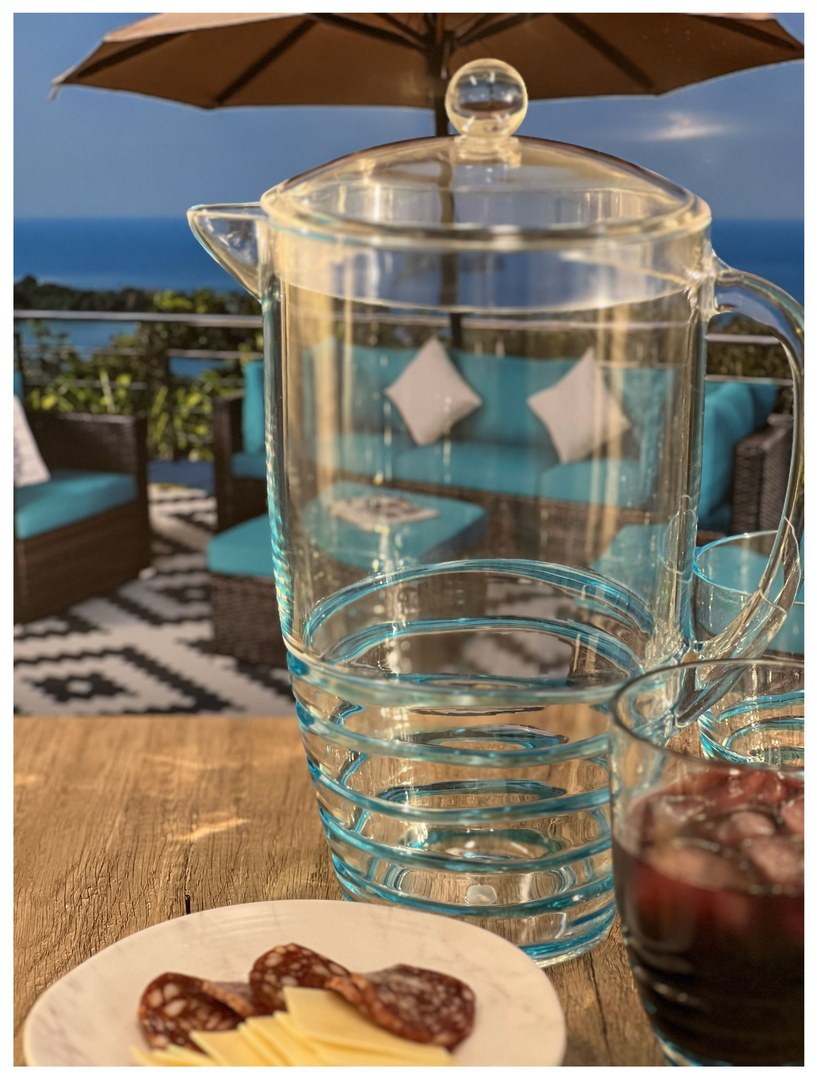2.5 Quarts Water Pitcher With Lid, Swirl Unbreakable Plastic Pitcher, Drink Pitcher, Juice Pitcher With Spout Bpa Free Blue Acrylic