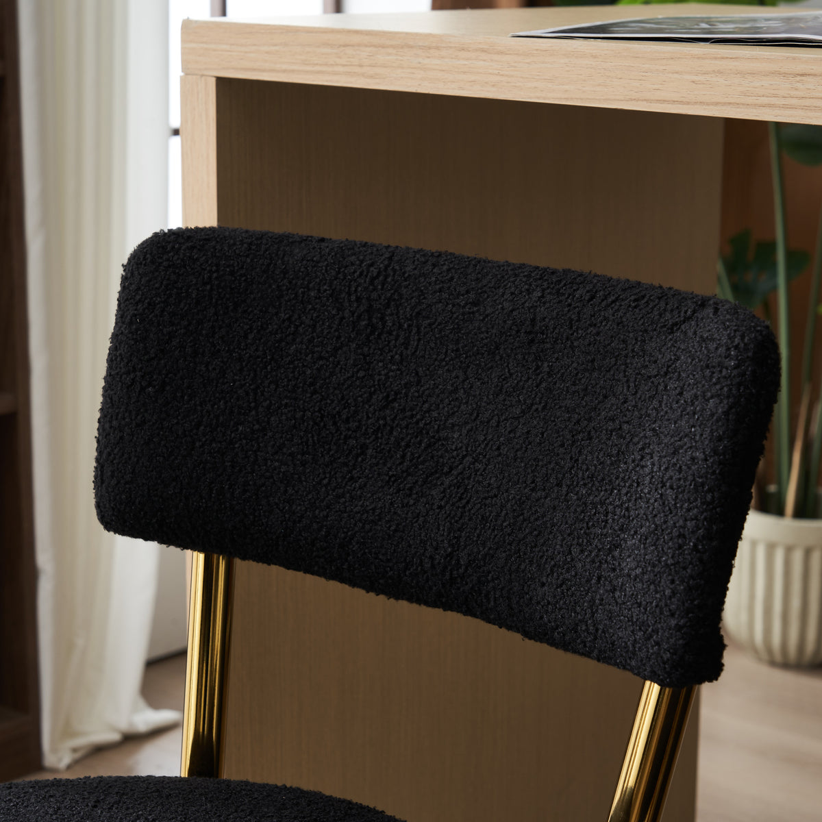 Set Of 4 Modern Teddy Fabric Upholstered Bar Stools Metal Base High Stool Suitable For Kitchen, Dining And Living Room Black Stylish And Comfortable Island Seating Black Metal