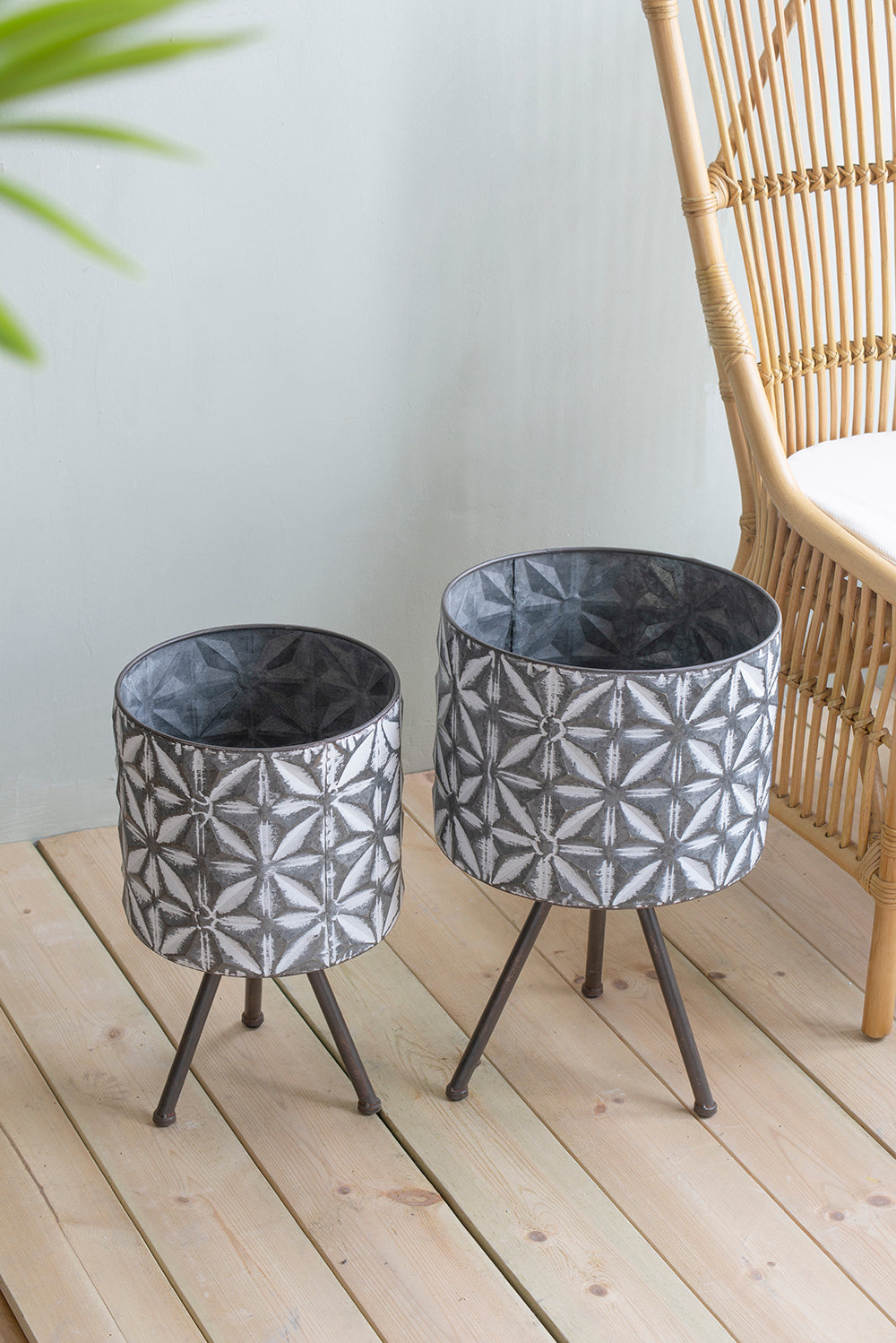 Set Of 2 Metal Planter Stand,Round Galvanized Grey Farmhouse Planter Gray Iron