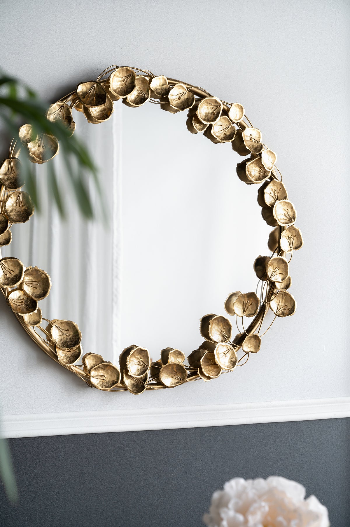 35" Round Metal Wall Mirror With Golden Leaf Accents, Modern Decor Mirror For Living Room Entryway Hallway Gold Iron