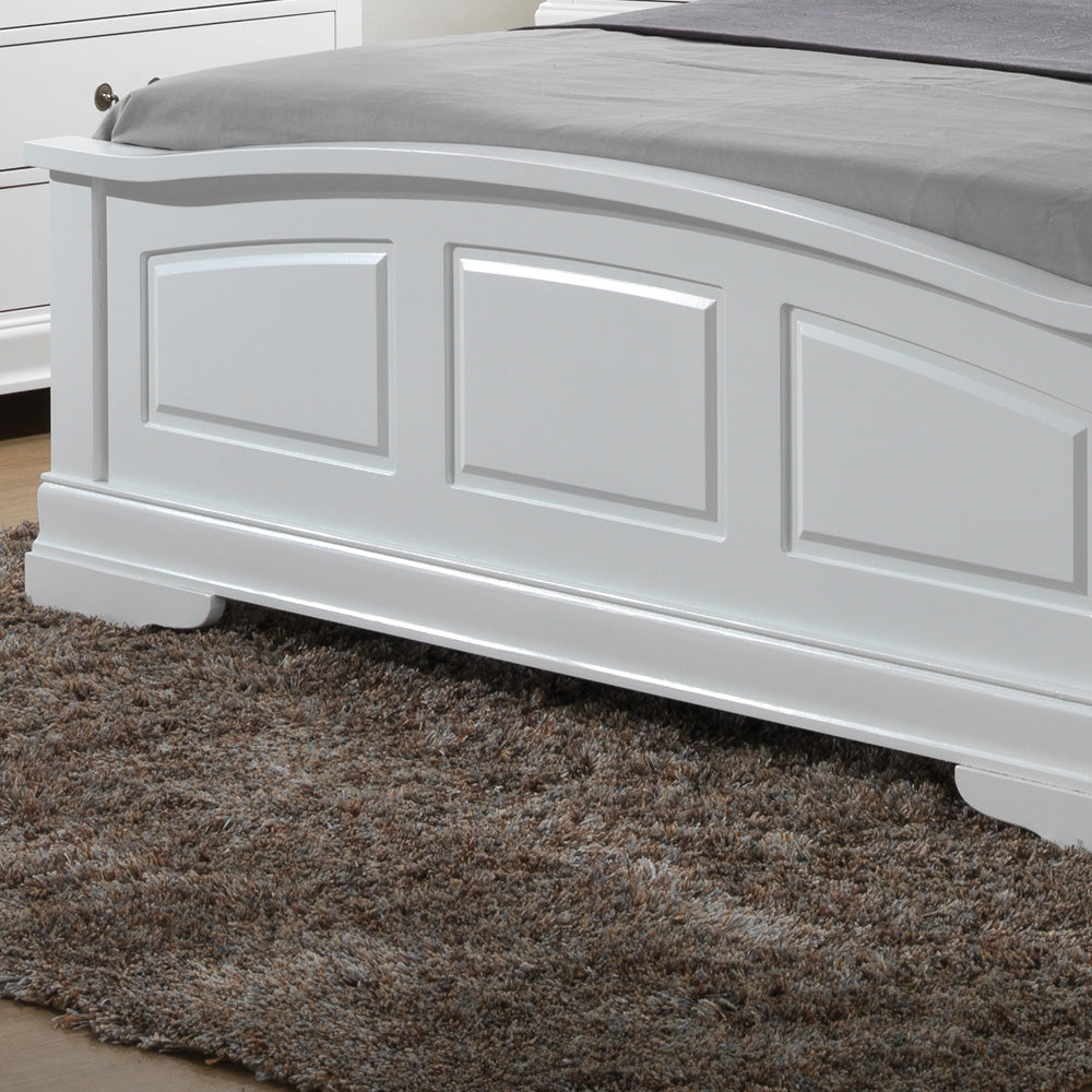 Elegant Traditional King Bed In White White Particle Board