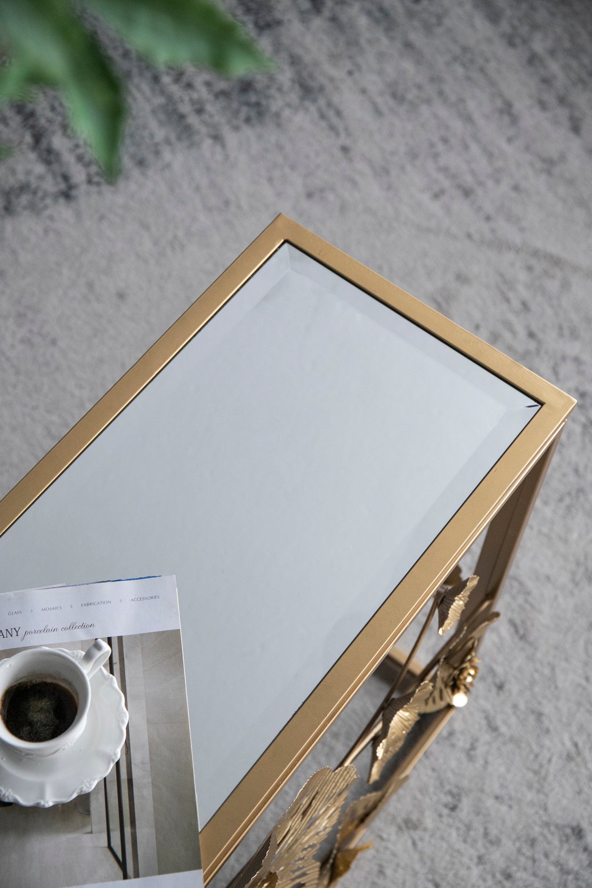 39.5" X 12" X 30.5" Gold Console Table With Mirrored Glass Top, Modern Entryway Table For Living Room Foyer Entryway Gold Iron