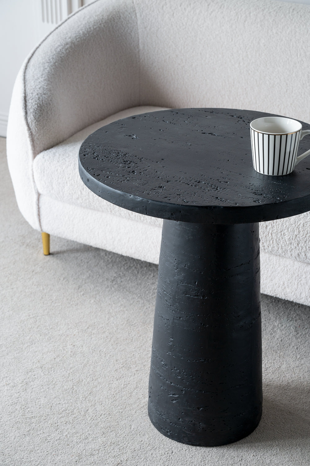 22X22X25.5" Black Round Side Table With Pedestal Base Black Magnesium Oxide