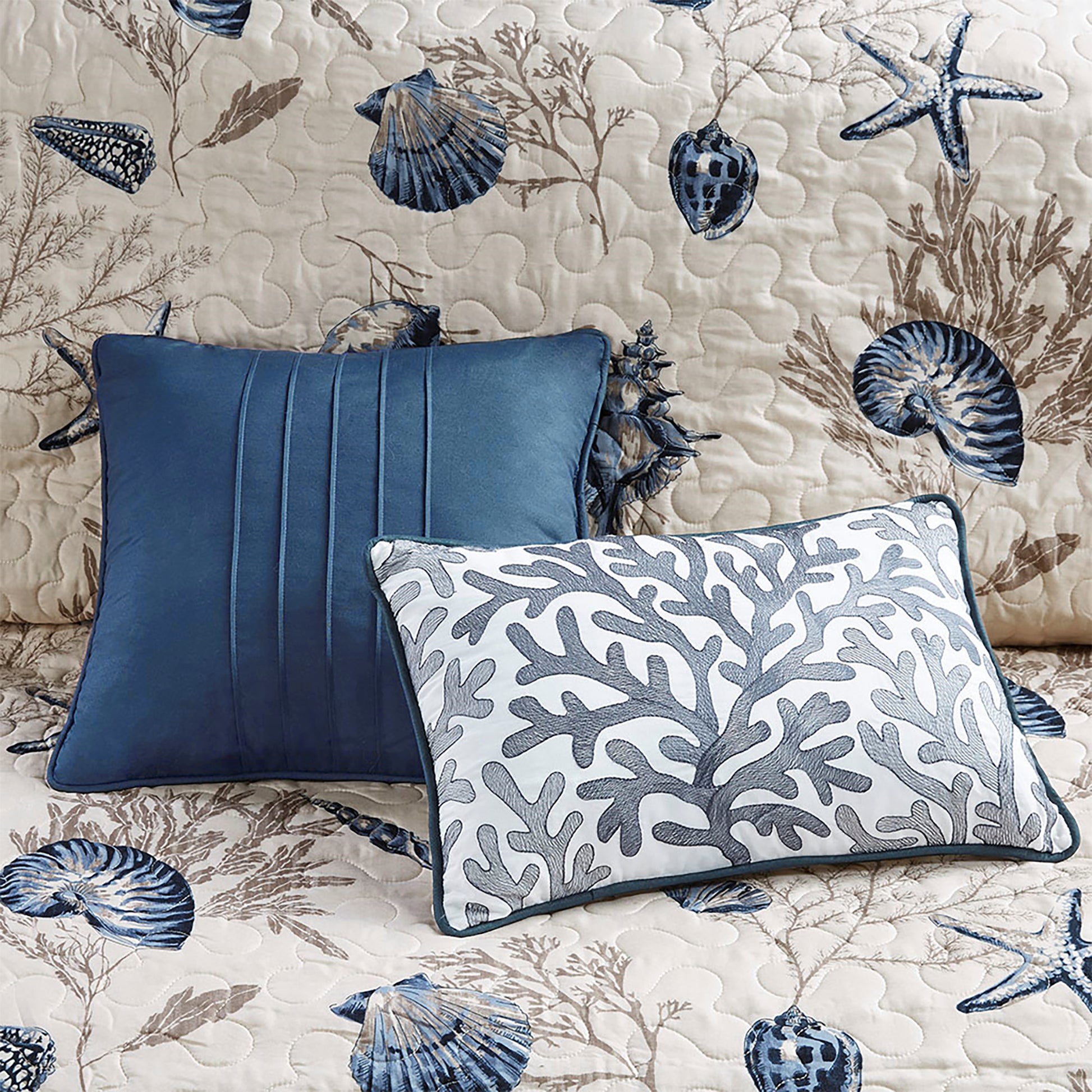 Brushed Microfiber Quilt Set With Throw Pillows Blue King King Blue Polyester