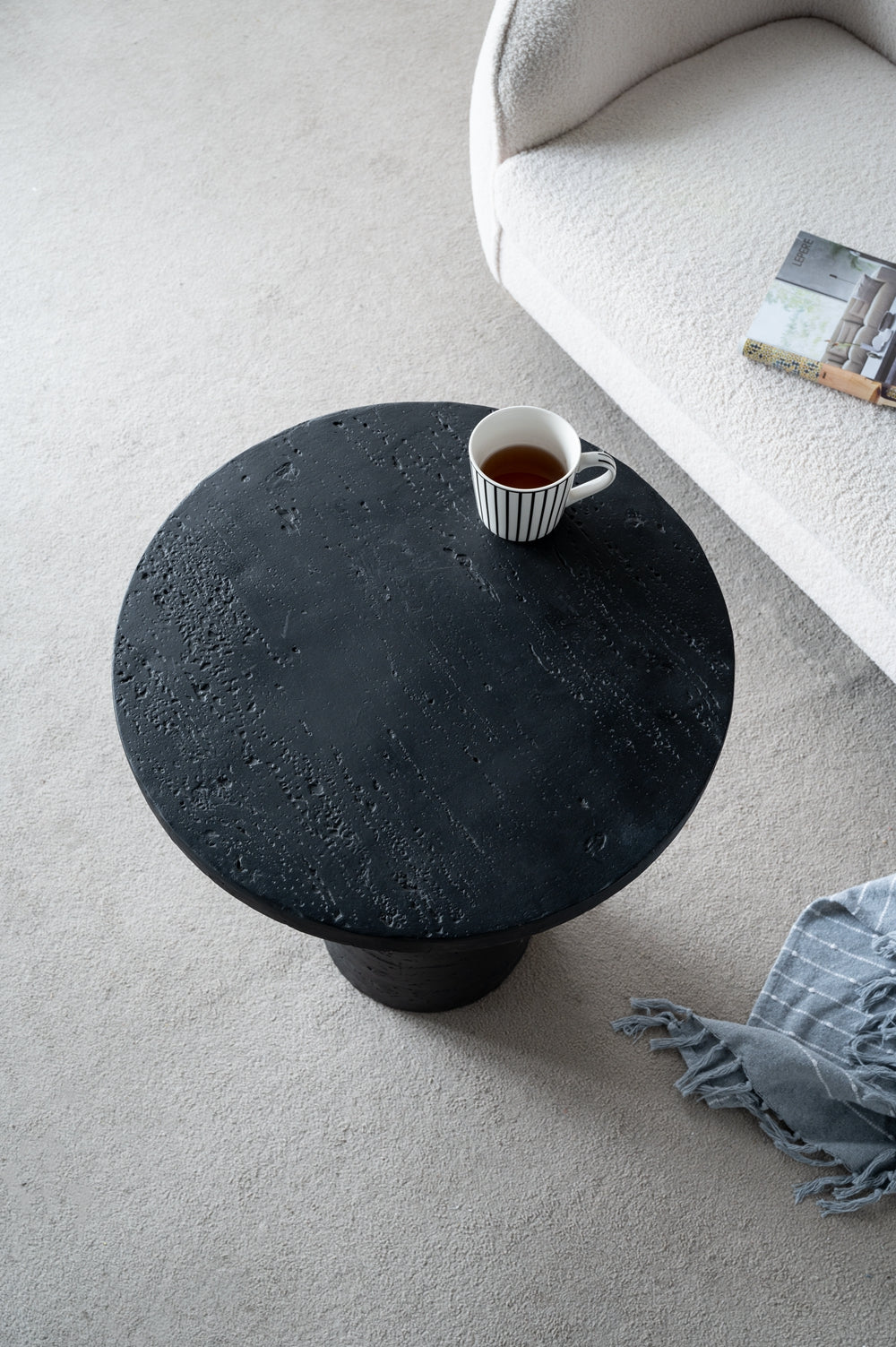 22X22X25.5" Black Round Side Table With Pedestal Base Black Magnesium Oxide