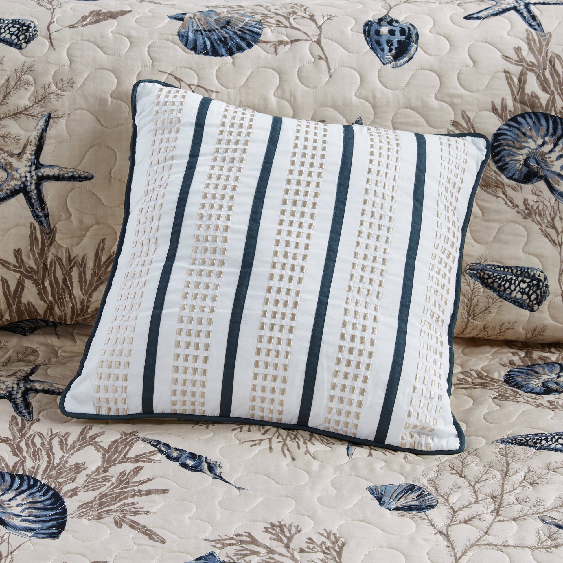 Brushed Microfiber Quilt Set With Throw Pillows Blue King King Blue Polyester