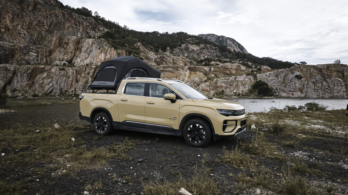 Ilander Lite Cruiser Roof Top Tent 140Cm, Entry Level Overland Aluminium Fold Out Style Car Roof Tent For Sedan Van Suv Truck Camping Waterproof,Windproof ,Sturdy Black Fabric Metal