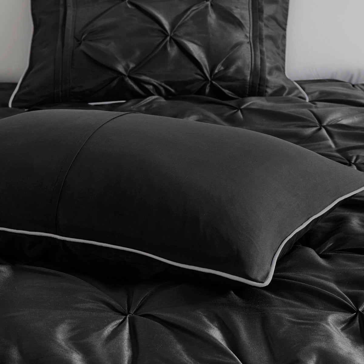 7 Piece Tufted Comforter Set Black Cal King California King Black Polyester