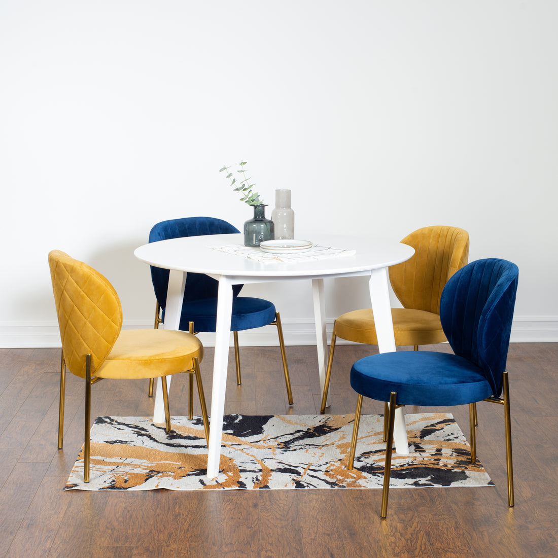 Amoa Contemporary 5 Piece Dining Set, White Round Dining Table With 4 Chairs Wood White Seats 4 White Wood Dining Room Fixed Table Rubberwood Round 4 Leg Round Dining Table With Chair Mdf