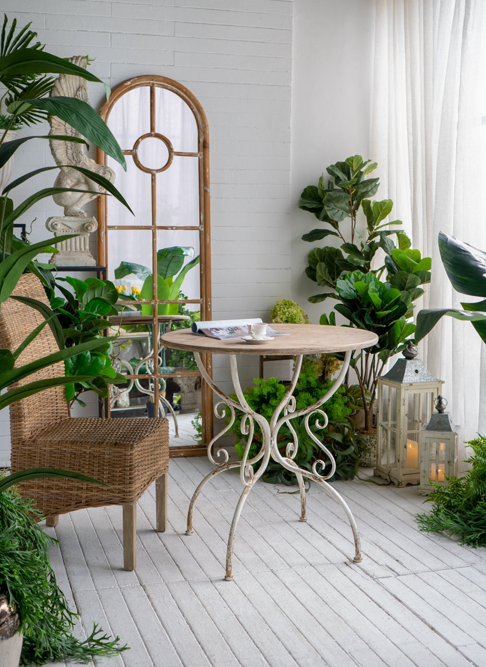 D31.5X31.5" Round Wooden Table With Metal Scrollwork Legs, White White Washed Art Deco,Boho,Farmhouse,French Country,Modern Wood Stainless Steel