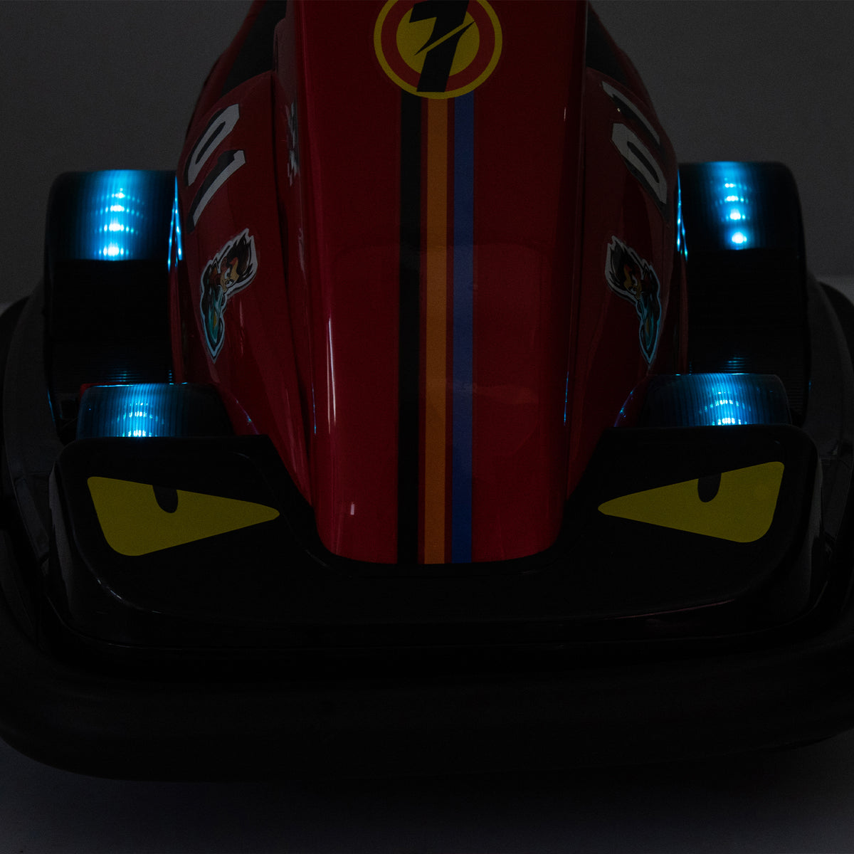 12V Kids Ride On Motor Bumper Car,Integrating System,Rotate 360 Degrees In Place,Collision Triggers Sound Effects And Lights,Four Wheel Waterfall Light,Cute Appearance Design For Kids Aged 3 5. Red