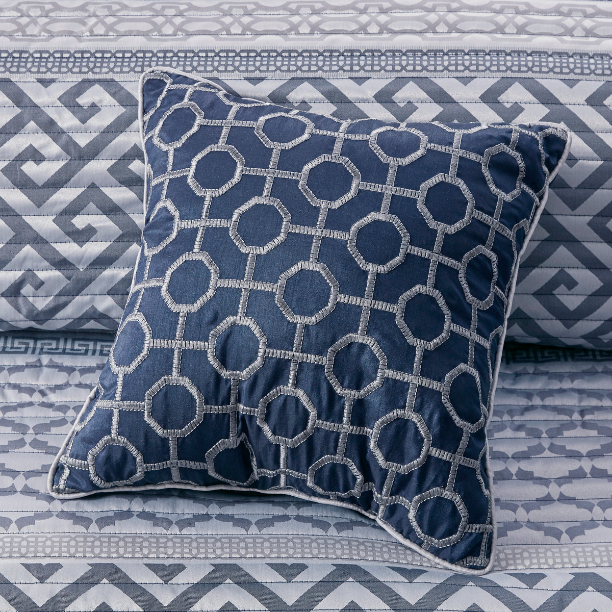 4 Piece Jacquard Quilt Set With Throw Pillow Navy King Cal King King Navy Polyester