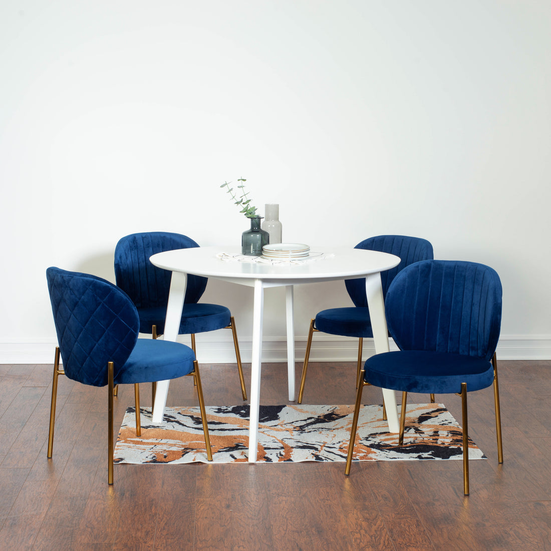 Amoa Contemporary 5 Piece Dining Set, White Round Dining Table With 4 Chairs Wood White Seats 4 White Wood Dining Room Fixed Table Rubberwood Round 4 Leg Round Dining Table With Chair Mdf