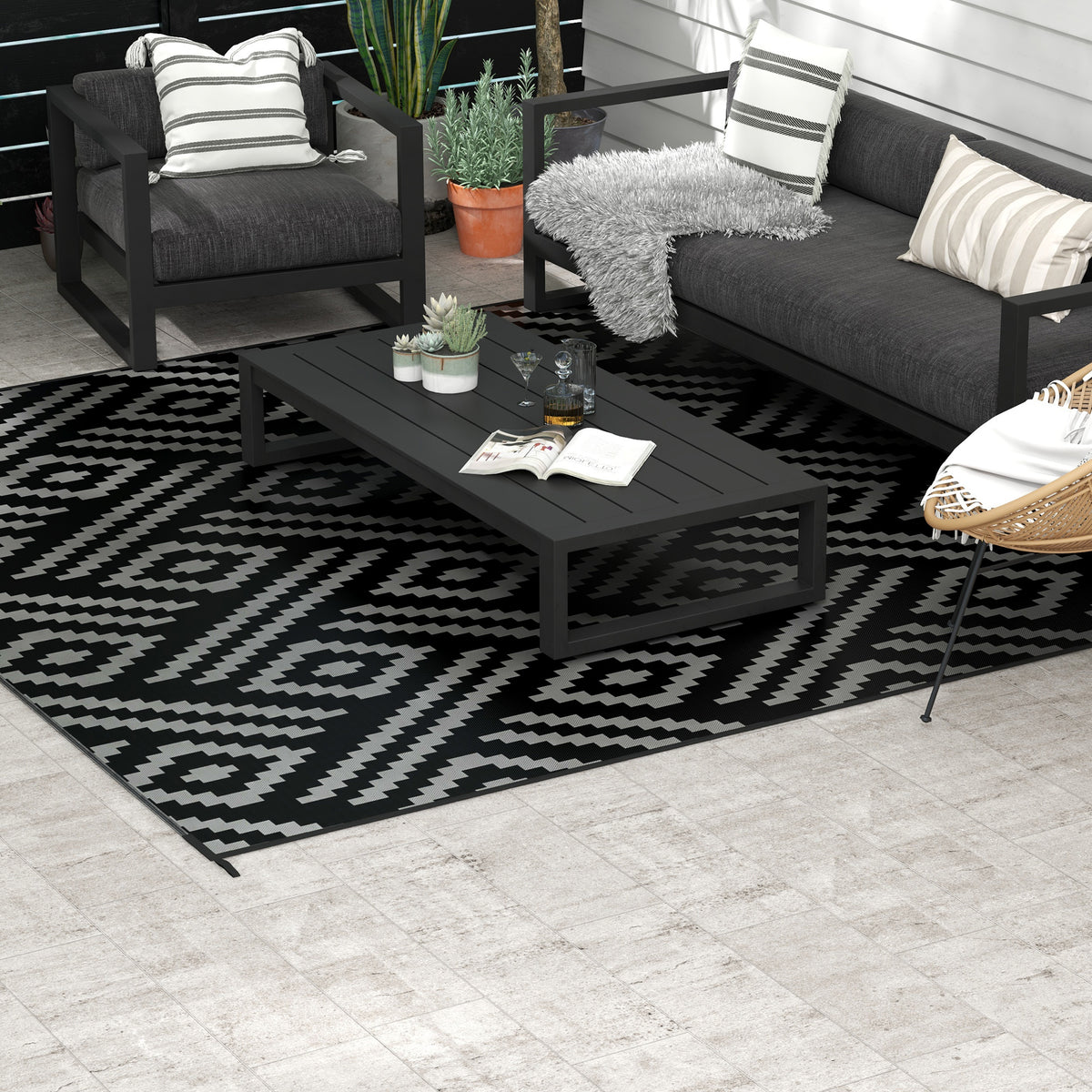 Outsunny Reversible Outdoor Rug, 8' X 10' Waterproof Plastic Straw Floor Mat, Portable Rv Camping Carpet With Carry Bag, Large Floor Mat For Backyard, Deck, Picnic, Beach, Black & Gray Geometric Multicolor Polypropylene