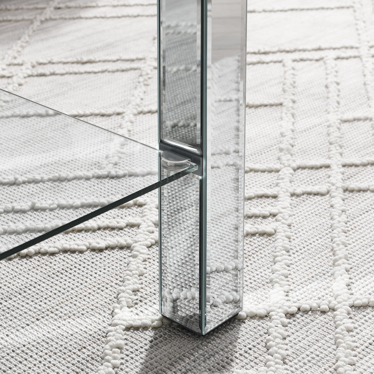 W 40 "X D 20" X H 20 "Curved Border Carved Mirror Coffee Table: Silver Mirror Glass Tabletop With Sparkling Diamond Edge Frame And Crystal Mirror Legs, Small Coffee Table For Modern Home Sofa Decorati Silver Desk And Chair Set Primary Living Space