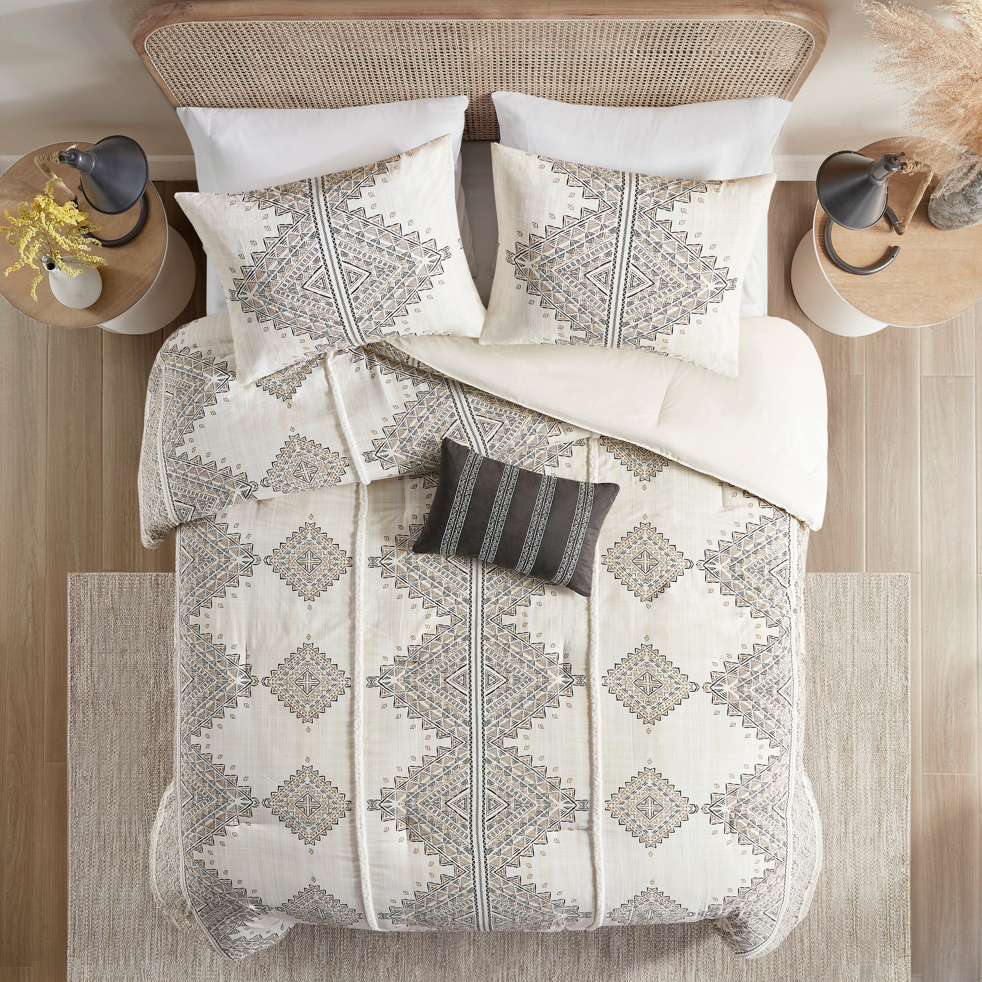 4 Piece Printed Comforter Set With Throw Pillow Black Ivory King Cal King King Black Ivory Polyester